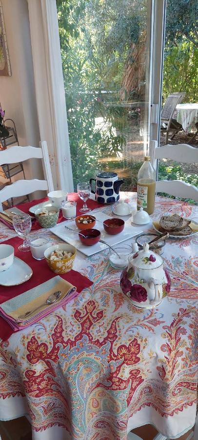 Etxe Laminak Bed & Breakfast Sisteron Bagian luar foto